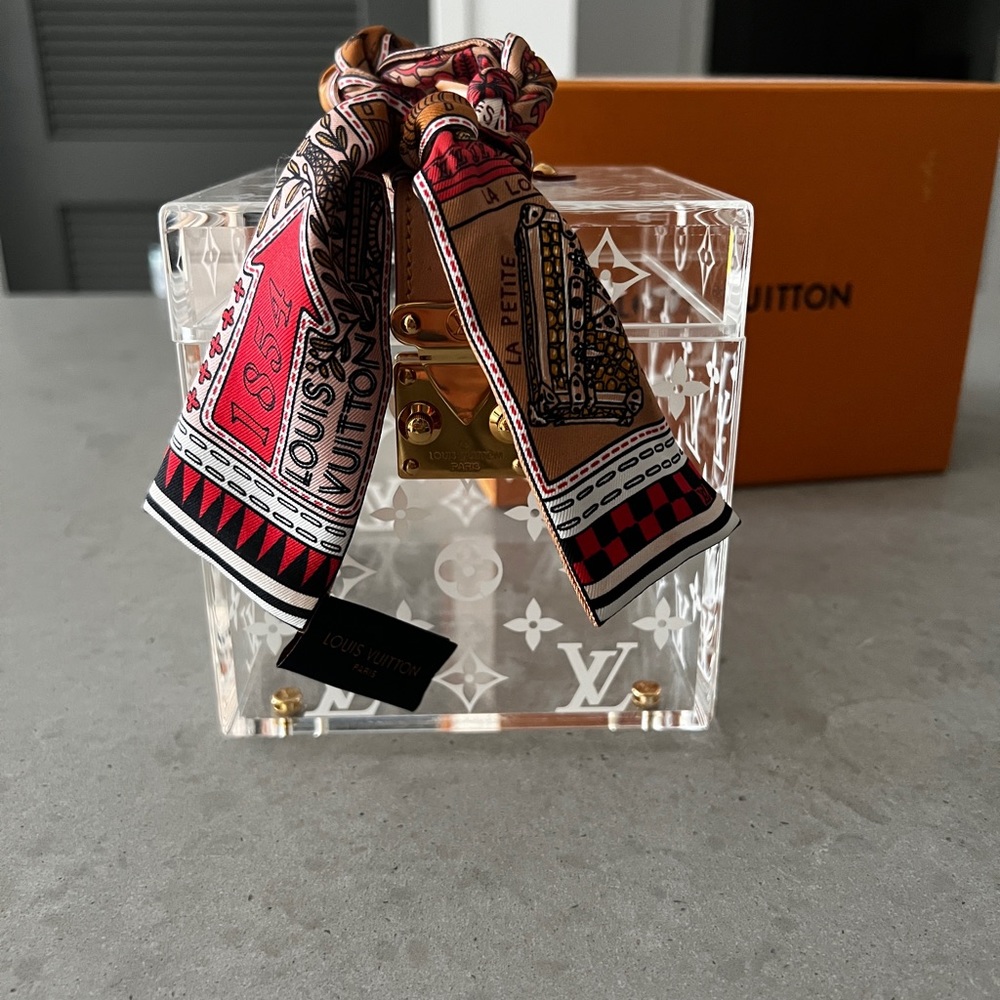 Louis Vuitton plexiglass cube Scott